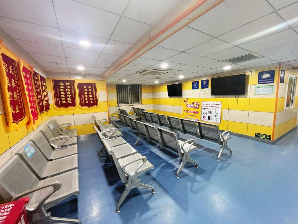 孩子说英语磕磕巴巴,青岛天童教育却说不磕巴才该着急(图1) 孩子说英语磕磕巴巴,青岛天童教育却说不磕巴才该着急(图1)